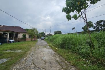 Tanah Korner Lot Banglo di Kampung Sri Aman Luar, Puchong untuk di Jual