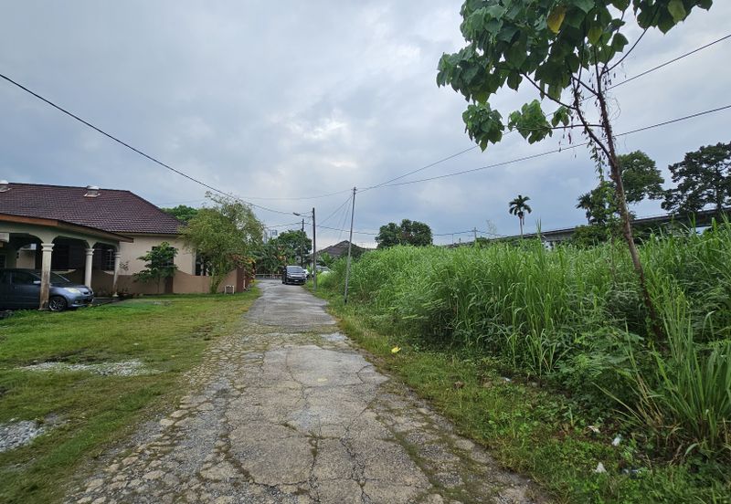 Tanah Korner Lot Banglo di Kampung Sri Aman Luar, Puchong untuk di Jual