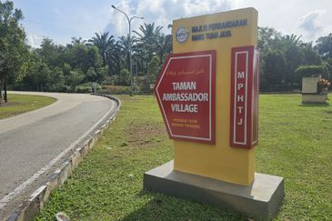 Tanah Lot Banglo Taman Ambassador Village Durian Tunggal, Alor Gajah Melaka Untuk DiJual / Sale