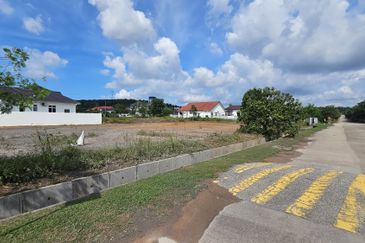 Tanah Lot Banglo Taman Ambassador Village Durian Tunggal, Alor Gajah Melaka Untuk DiJual / Sale