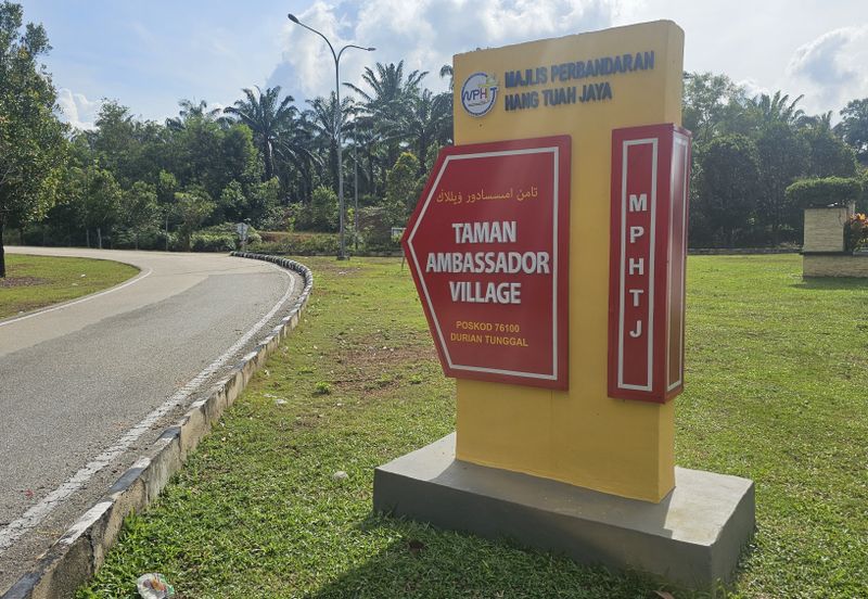 Corner Lot Banglo Taman Ambassador Village Durian Tunggal, Alor Gajah Melaka Untuk DiJual / Sale