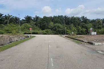 Corner Lot Banglo Taman Ambassador Village Durian Tunggal, Alor Gajah Melaka Untuk DiJual / Sale