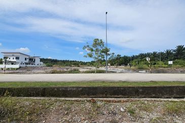 Corner Lot Banglo Taman Ambassador Village Durian Tunggal, Alor Gajah Melaka Untuk DiJual / Sale