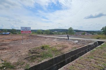 Corner Lot Banglo Taman Ambassador Village Durian Tunggal, Alor Gajah Melaka Untuk DiJual / Sale