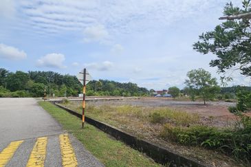 Corner Lot Banglo Taman Ambassador Village Durian Tunggal, Alor Gajah Melaka Untuk DiJual / Sale