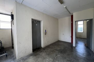 Tingkat Nusantara, Jelutong, Lokasi Strategik