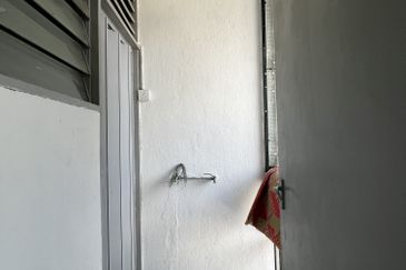 Tingkat Nusantara, Jelutong, Lokasi Strategik