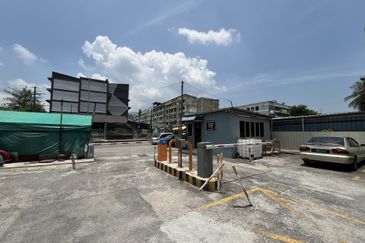 Tingkat Nusantara, Jelutong, Lokasi Strategik