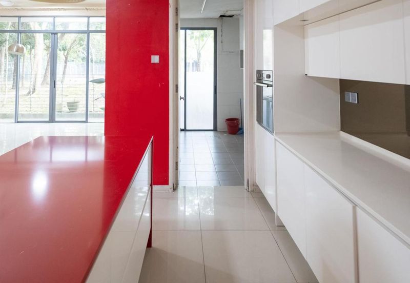 Summerglades, Perdana Lakeview West