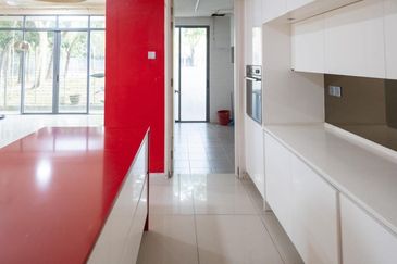 Summerglades, Perdana Lakeview West