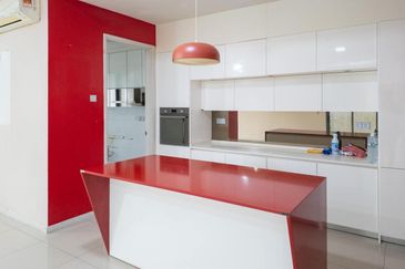 Summerglades, Perdana Lakeview West