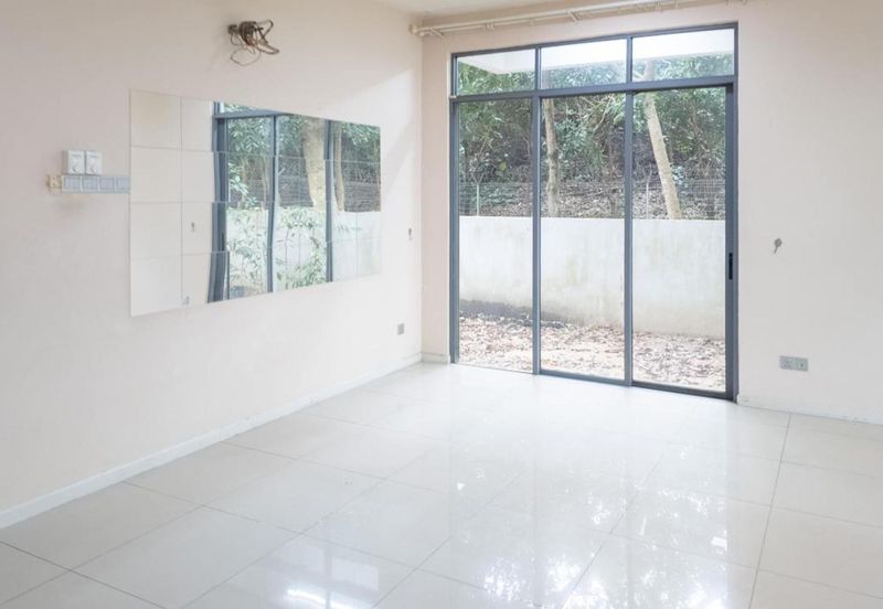 Summerglades, Perdana Lakeview West