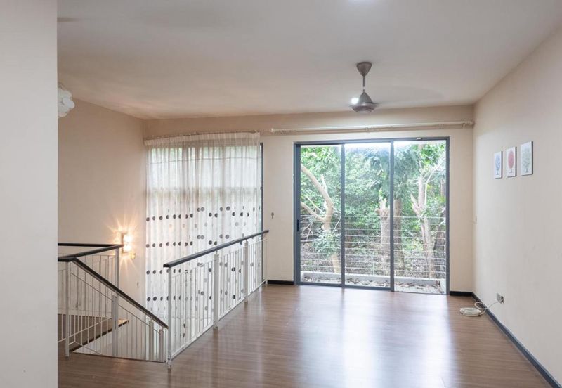 Summerglades, Perdana Lakeview West