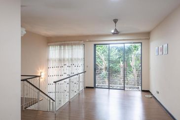 Summerglades, Perdana Lakeview West