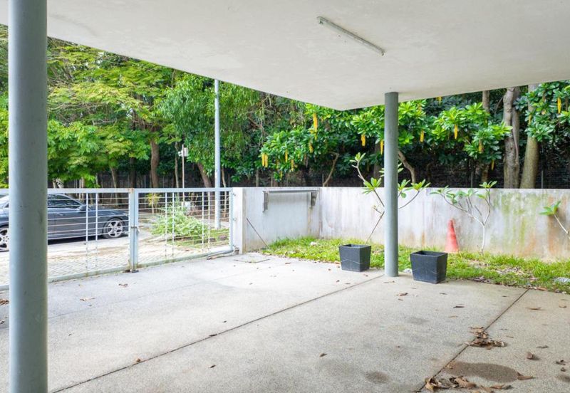 Summerglades, Perdana Lakeview West