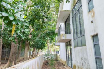 Summerglades, Perdana Lakeview West