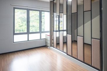 Summerglades, Perdana Lakeview West