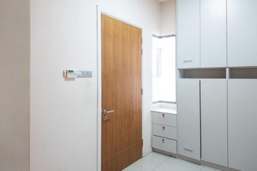 Summerglades, Perdana Lakeview West