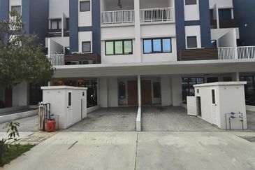 Ayden Townhouse Warisan Puteri