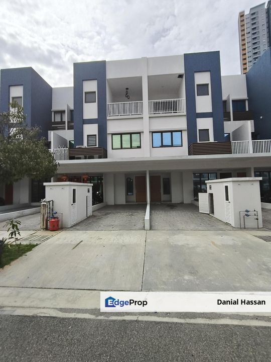 Nearby KLIA Freehold Furnished 3 Storey Townhouse Ayden Warisan Puteri Kota Warisan Sepang, Selangor, Sepang