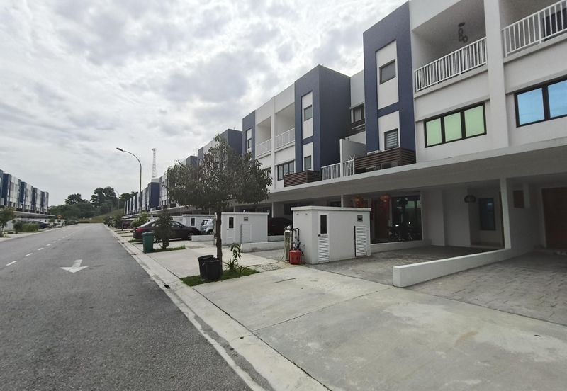 Ayden Townhouse Warisan Puteri