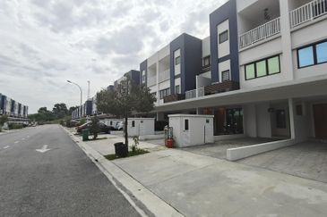 Ayden Townhouse Warisan Puteri