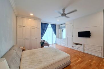 Symphony Hills Schumann