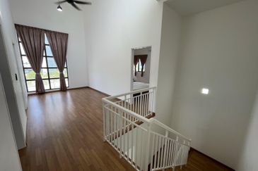 Ayden Townhouse Warisan Puteri