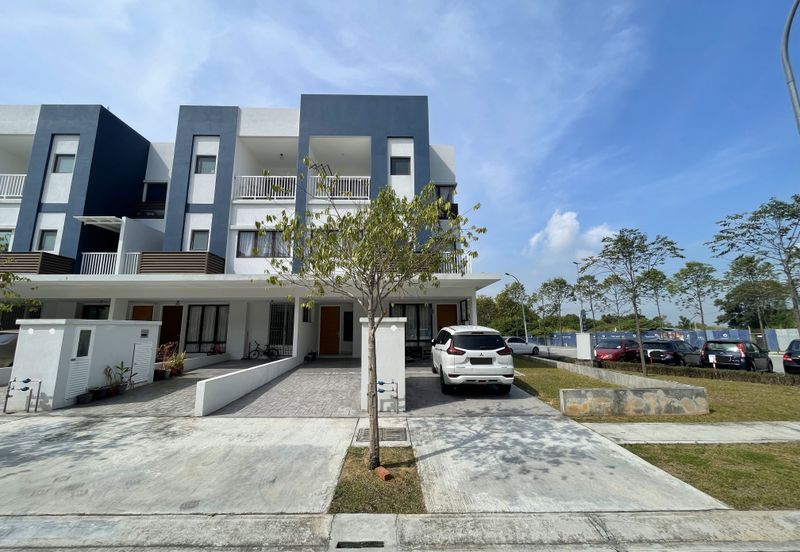 Ayden Townhouse Warisan Puteri