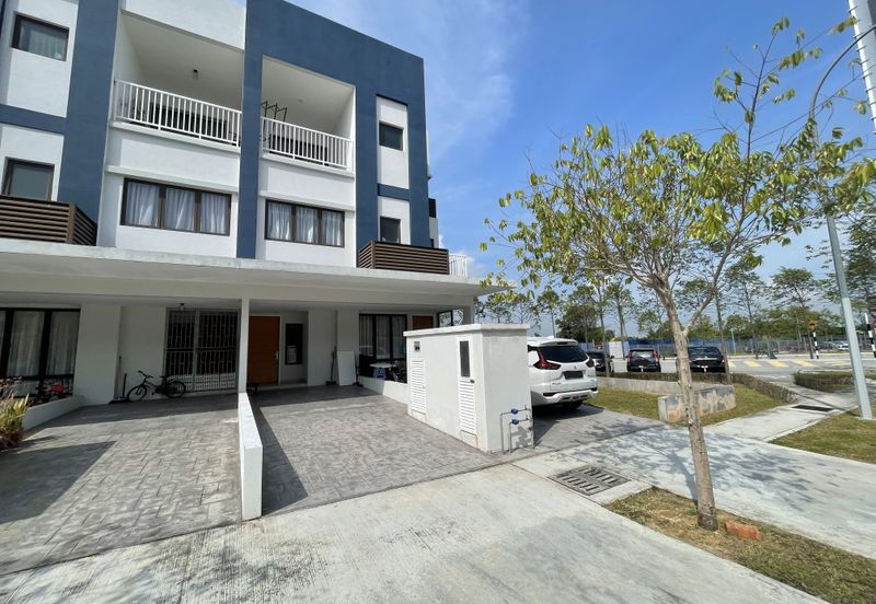 Ayden Townhouse Warisan Puteri