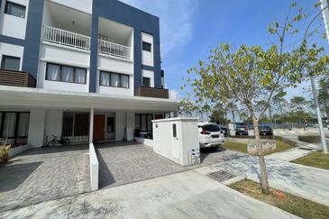 Ayden Townhouse Warisan Puteri