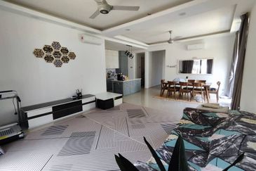 Summerglades, Perdana Lakeview West