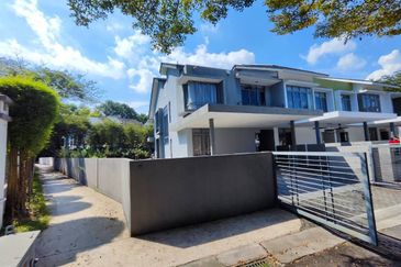 Summerglades, Perdana Lakeview West