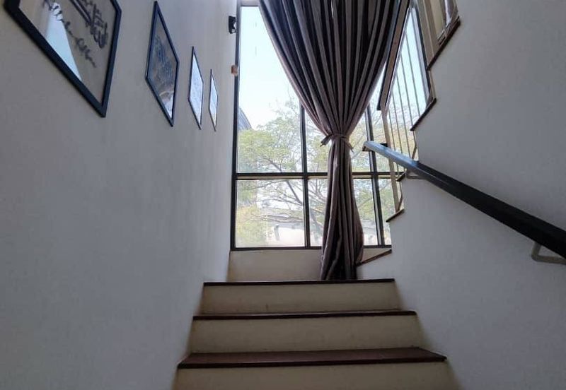 Summerglades, Perdana Lakeview West