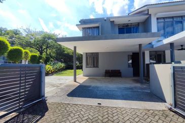 Summerglades, Perdana Lakeview West