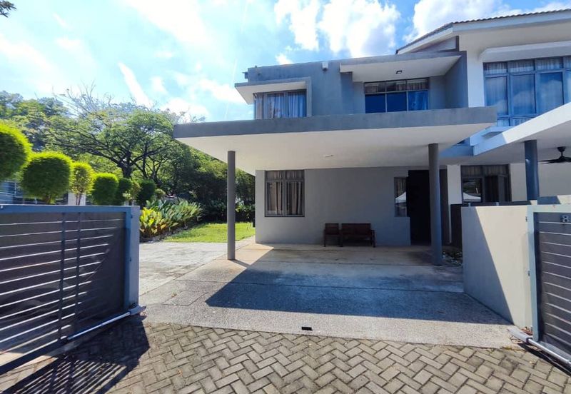 Summerglades, Perdana Lakeview West