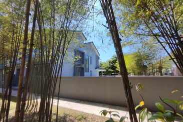 Summerglades, Perdana Lakeview West