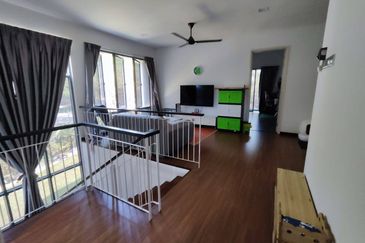 Summerglades, Perdana Lakeview West