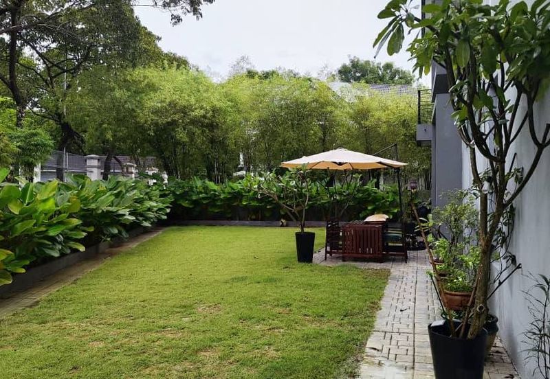 Summerglades, Perdana Lakeview West