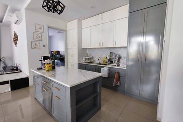 Summerglades, Perdana Lakeview West