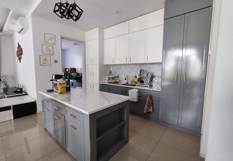 Summerglades, Perdana Lakeview West