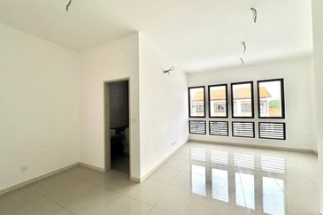 Setia Warisan Tropika (Belladonna)