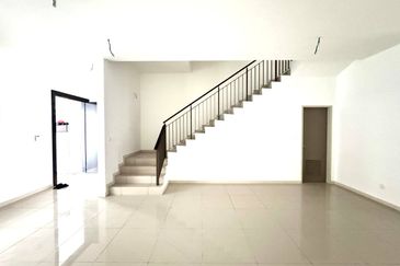 Setia Warisan Tropika (Belladonna)