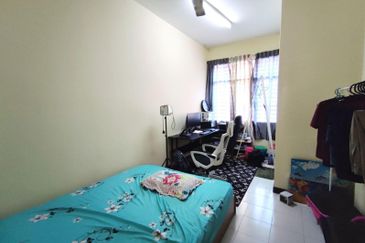 Taman Kristal, Dengkil