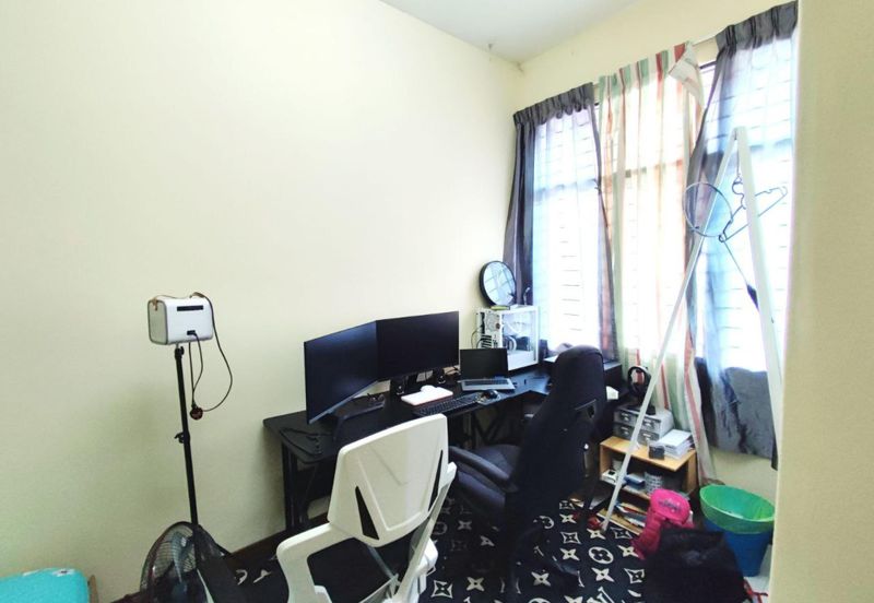 Taman Kristal, Dengkil