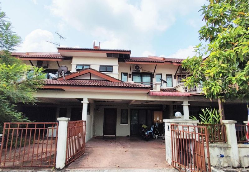 Taman Kristal, Dengkil