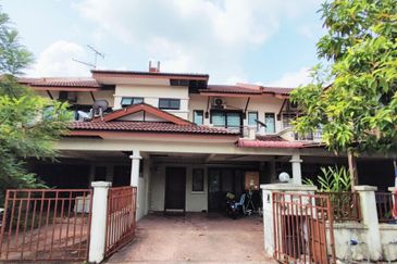 Taman Kristal, Dengkil