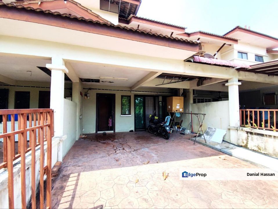 Gated & Guarded 2 Storey Terrace House Taman Kristal Dengkil Sepang, Selangor, Dengkil