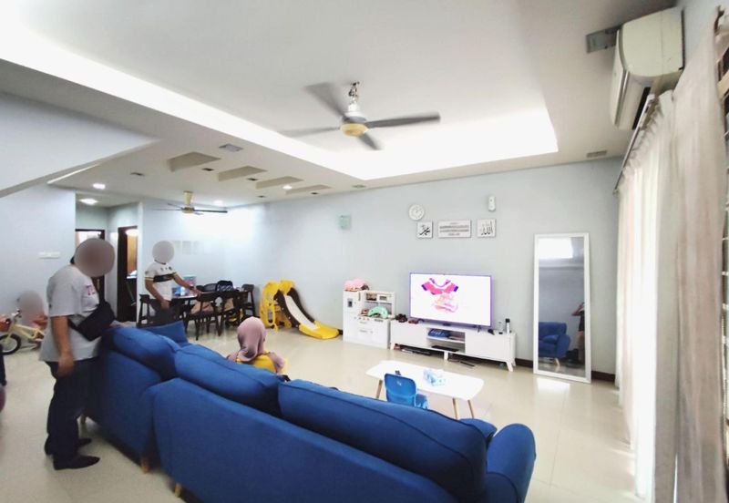 Taman Kristal, Dengkil