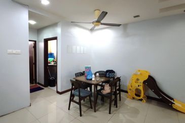 Taman Kristal, Dengkil